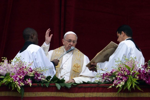 El papa exige que cesen las tragedias y persecuciones