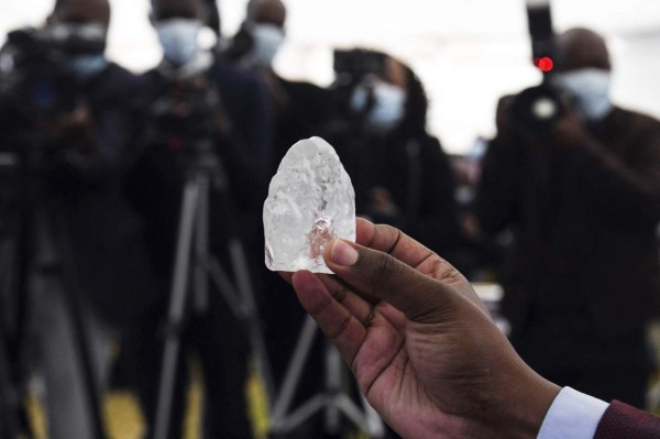 Encuentran en Botsuana el tercer diamante más grande del mundo
