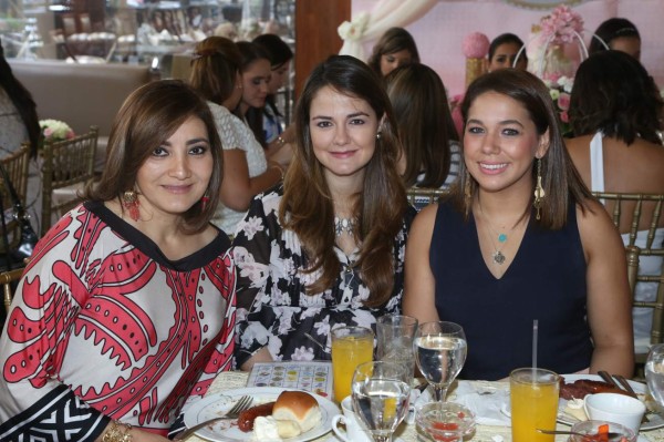 Fiesta maternal para Mónica Araujo de Borrell