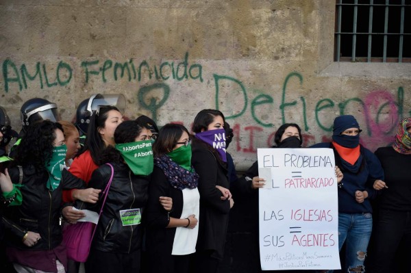 Demonstrators gather outside the National Palace, in Mexico City, on February 18, 2020, to protest gender violence. - Dozens of women protested Tuesday over the murder of a seven-year-old girl in the Mexican capital, a case that generated anger and outrage in a country used to violence. The murder of the minor shocked the country two days after hundreds of women protested in several cities in Mexico over the femicide of Ingrid Escamilla, a 25-year-old woman who was killed by her partner north of the Mexican capital. (Photo by ALFREDO ESTRELLA / AFP)