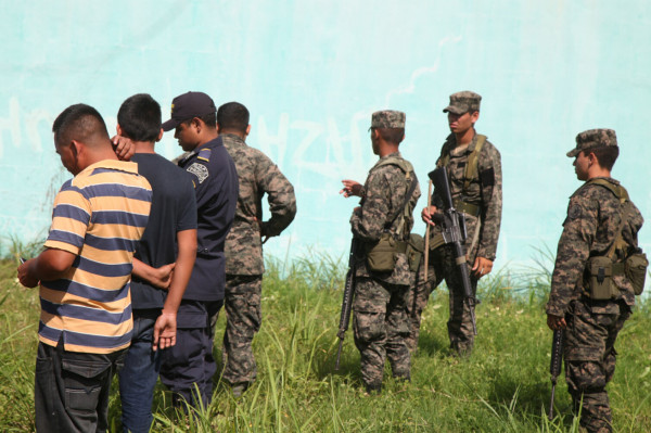Le quitan la vida de varios machetazos