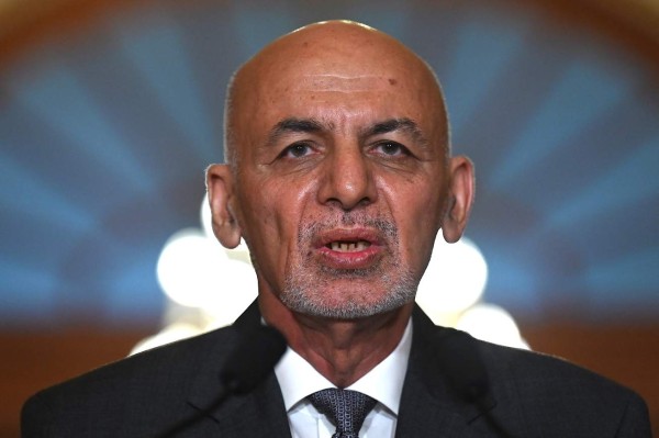 Ghani niega corrupción y afirma que está 'en negociaciones' para volver a Kabul