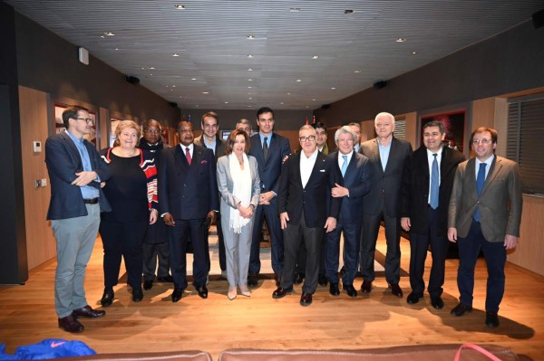 Presidente de Honduras asiste a partido del Atlético de Madrid y Barcelona