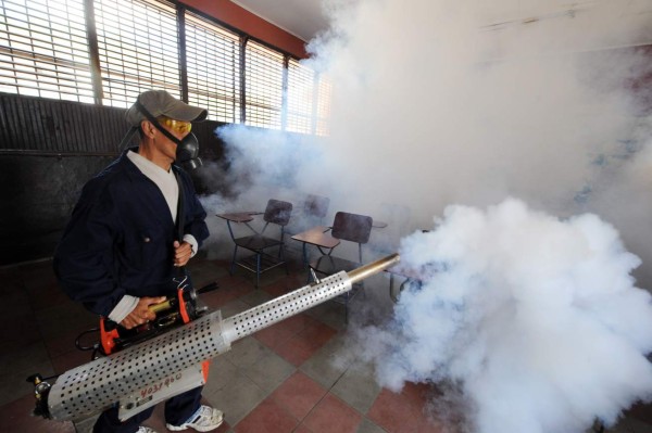 Padres inician limpieza de centros educativos en San Pedro Sula
