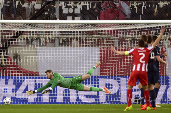 El tico Joel Campbell hace un golazo y deja en coma al Manchester United