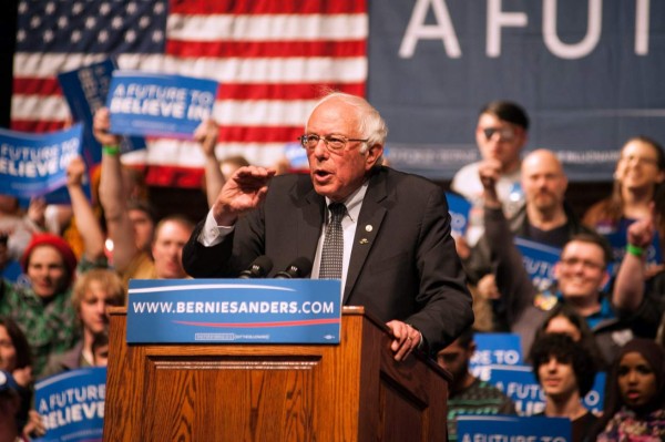 Sanders, a punto de arrebatarle el voto latino a Clinton en California