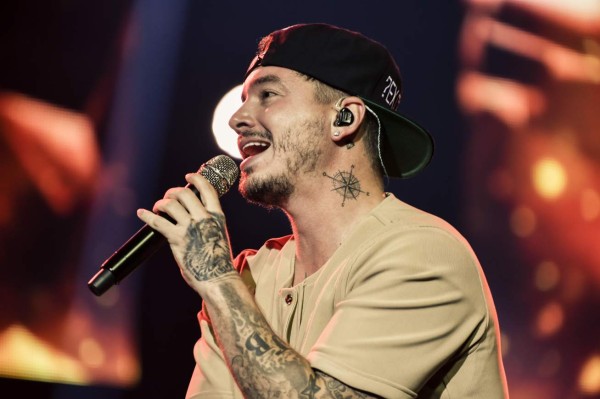 J Balvin se disculpa ante las 'mamacitas' de Bogotá