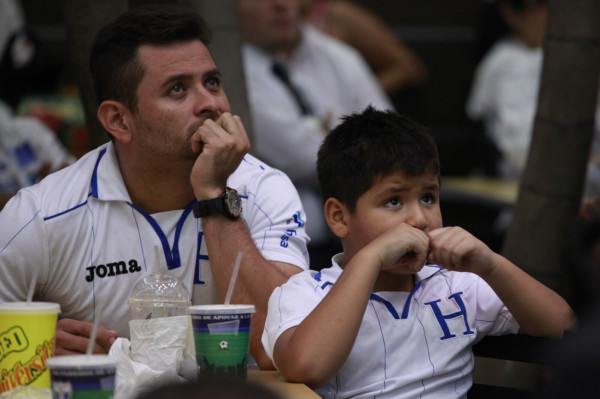 Video: Así vivieron los hondureños el empate ante Panamá