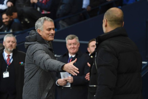 Así fue el saludo entre Guardiola y Mourinho en el derbi de Manchester
