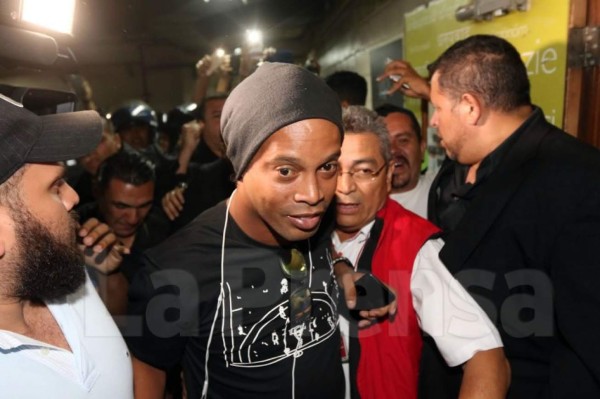 ¡Ronaldinho ya está en Honduras!