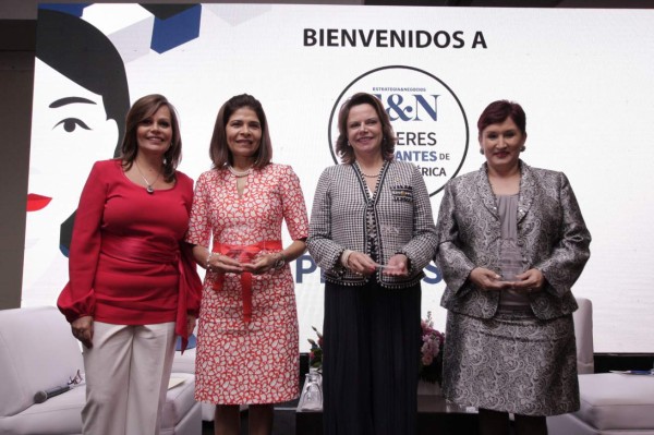 Foro de mujeres desafiantes reúne historias de éxito y valor