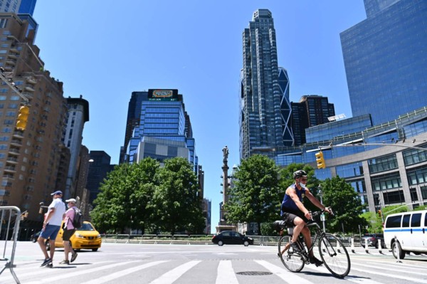 Nueva York: Cuomo amenaza con revertir desconfinamiento tras violación de protocolos