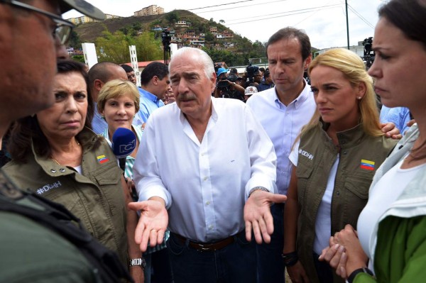 Maduro niega a expresidentes visita a López y Ceballos
