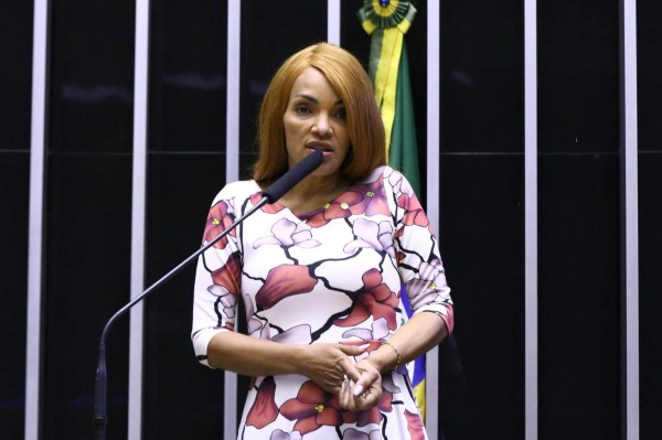 Destituyen a diputada acusada de asesinar a su marido en Brasil