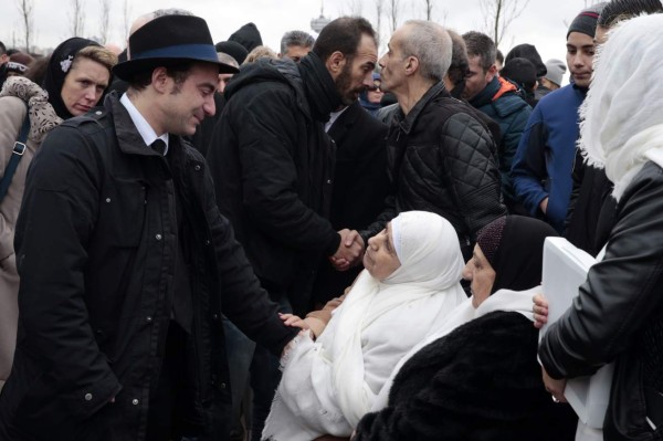 Francia despide a víctimas de los atentados mientras recibe nuevas amenazas de Al Qaeda