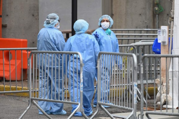 Gobernador de Nueva York cierra comercios no esenciales y prohíbe todas las reuniones