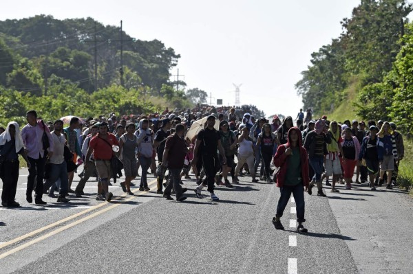 Un control de seguridad espera a la caravana de migrantes en México     