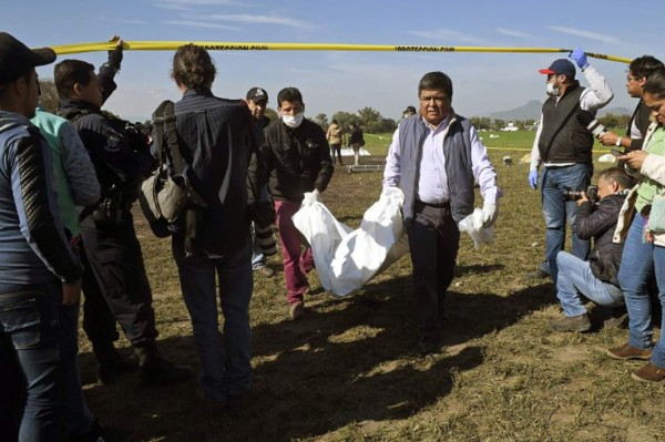 Suben a 73 muertos por explosión de oleoducto en México, 49 de ellos eran jóvenes