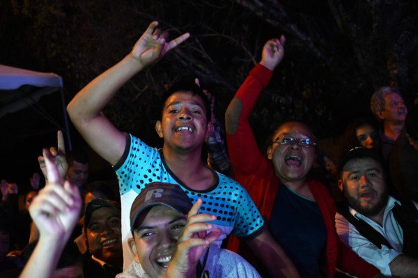 Ambiente festivo se vivió en Guatemala en triunfo de Giammattei