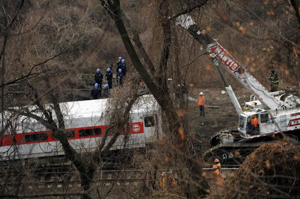 Tren accidentado en Nueva York iba a 132 km por hora en zona con límite de 48