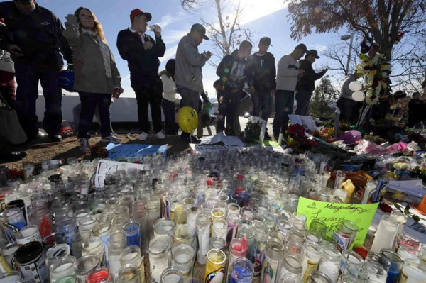 Miles homenajean al actor Paul Walker en el lugar donde falleció