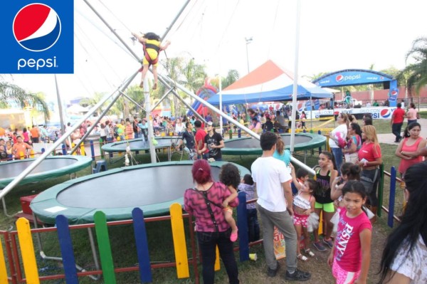 Fotos del ambiente en la feria juniana de San Pedro Sula