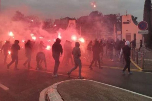 Violenta protesta de hinchas del Marsella obliga a aplazar partido ante Rennes