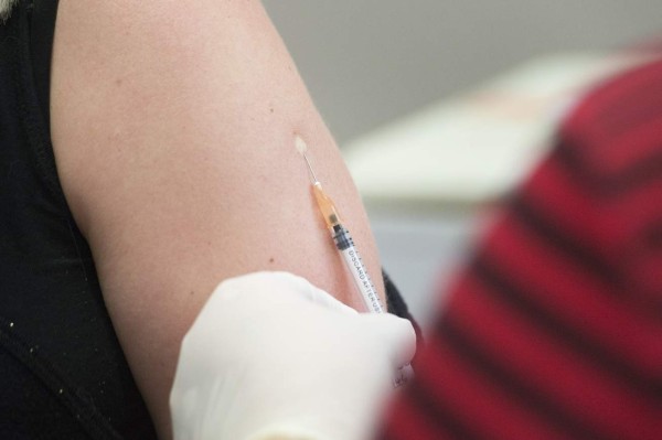 China confirma que cinco vacunas contra coronavirus pasarán a tercera fase