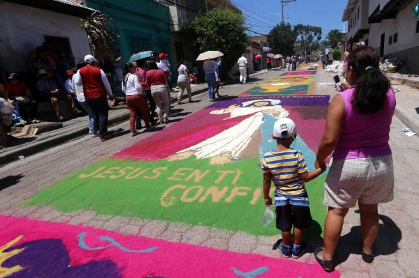 Miles de capitalinos claman por la paz y el cese de la violencia