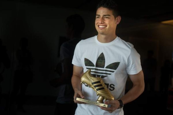James Rodríguez recibe la Bota de Oro como mejor goleador del Mundial