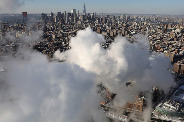 NEW YORK, NY - JANUARY 05: Steam rises from the Consolodated Edison power plant on January 5, 2018 in New York City. Under frigid temperatures, New York City dug out from the 'Bomb Cyclone.' John Moore/Getty Images/AFP