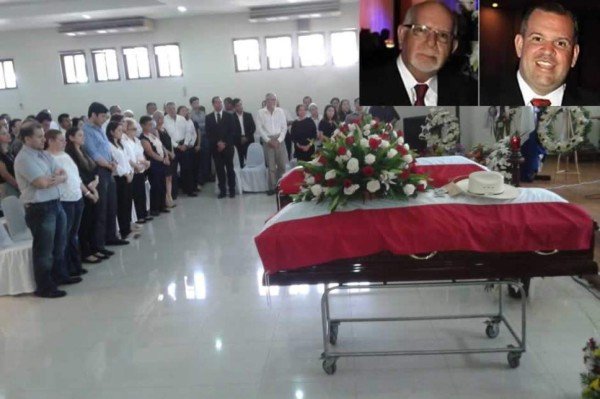 Cubren los ataúdes de los Gauggel con bandera del Partido Liberal