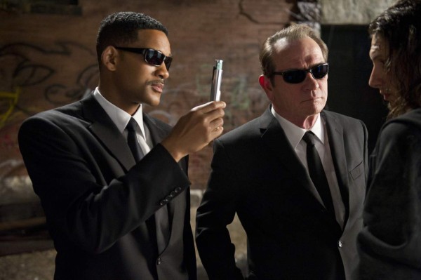 Will Smith (left) and Tommy Lee Jones star in Columbia Pictures' MEN IN BLACK 3.