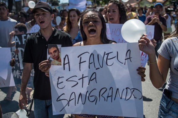 Vecinos de las favelas marchan en Río contra la violencia policial