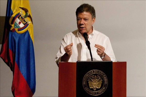 Espionaje, narcos y encuestas alborotan la campaña electoral en Colombia