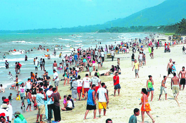 Prohíben a menores participar en concursos de camiseta mojada y el bikini open