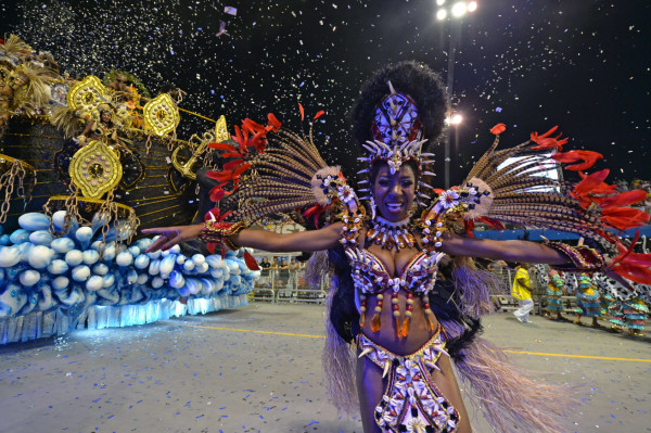 Carnaval de Río arrancan con exaltación a la percusión africana
