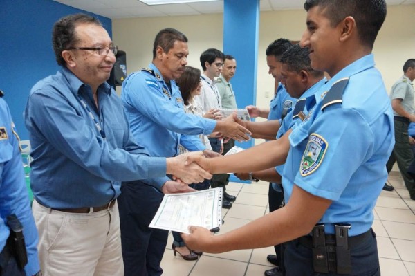 Colombia y EUA capacitan policías comunitarios