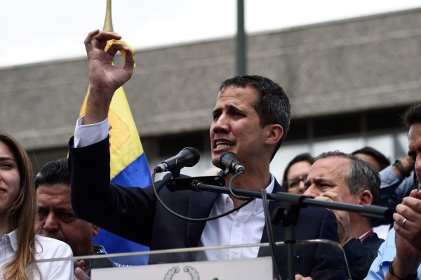 Guaidó urge a las Fuerzas Armadas abandonar a Maduro