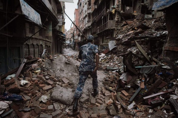 Suman 5,000 las víctimas del terremoto en Nepal
