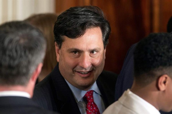 Biden nombra jefe de Gabinete a crítico del manejo de Trump de la pandemia  