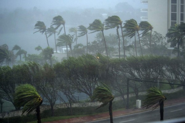 Helene se puede convertir en huracán cerca de Cabo Verde