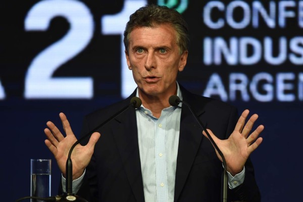 Macri enfrenta la primera controversia de su gobierno