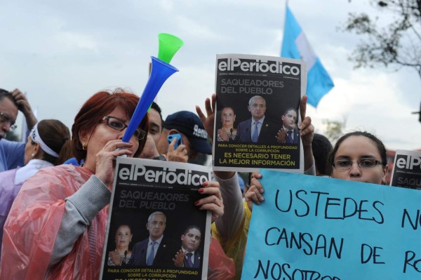 Otto Pérez descarta renunciar por escándalos de corrupción