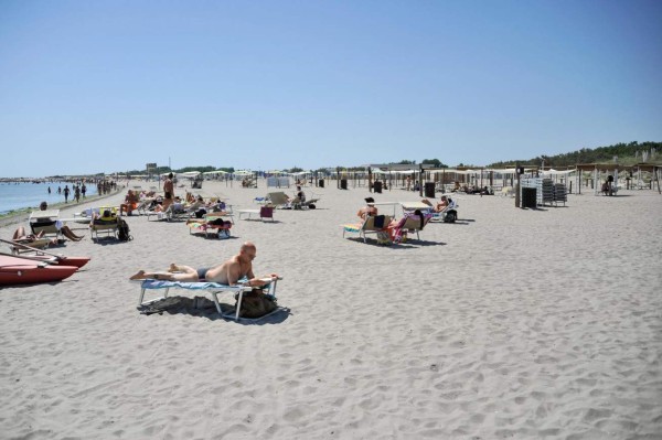 Piden el cierre de una playa italiana por exaltar a Mussolini y el fascismo