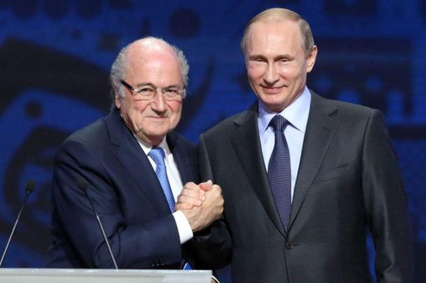 Blatter llega a Rusia invitado por Putín