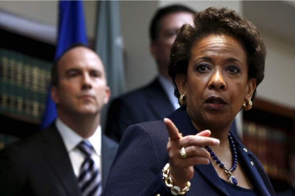 Loretta Lynch, la mujer que tiene temblando a la FIFA