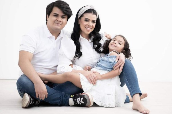 La presentadora hondureña Marcella González solicita apoyo para su hijo enfermo de Covid-19
