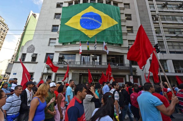 Trabajadores del metro de Sao Paulo suspenden huelga