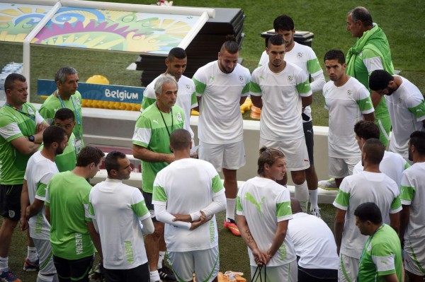 Bélgica remonta y gana a Argelia en su debut en el Mundial